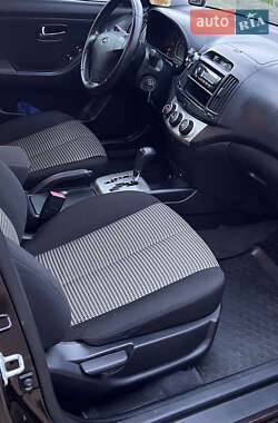 Седан Hyundai Elantra 2011 в 