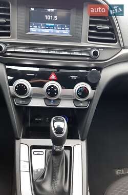 Седан Hyundai Elantra 2018 в Киеве