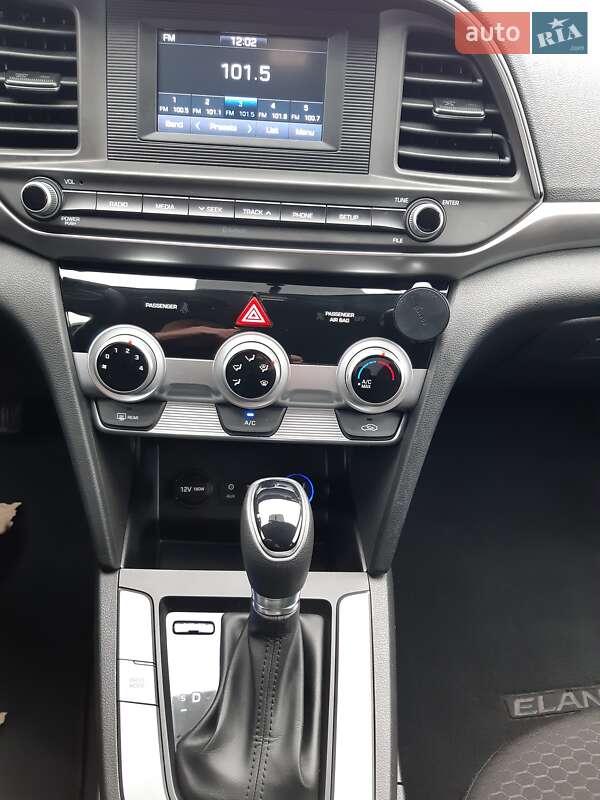 Седан Hyundai Elantra 2018 в Киеве