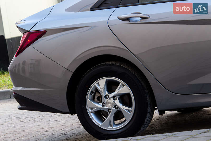 Седан Hyundai Elantra 2022 в Львове