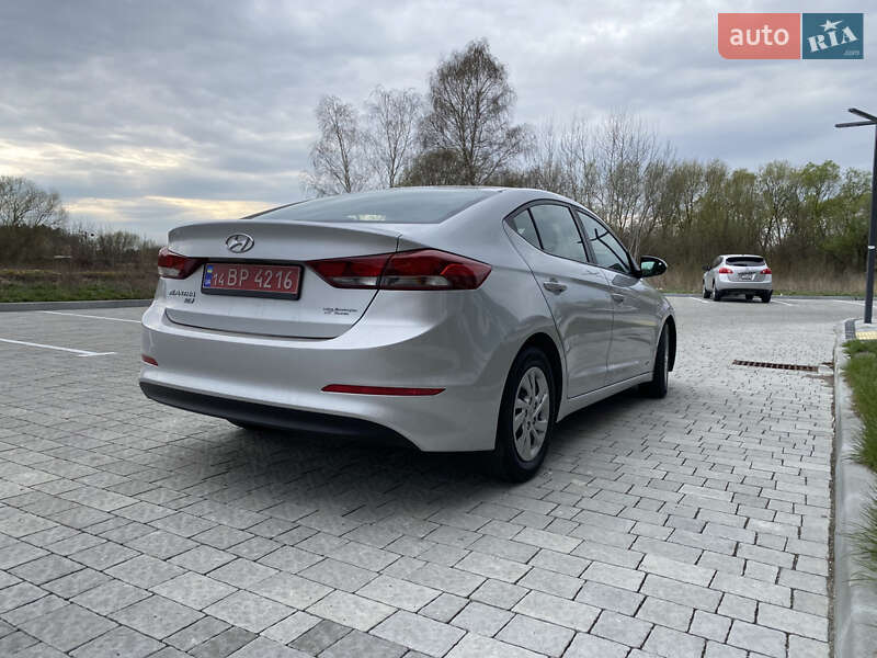 Седан Hyundai Elantra 2018 в Львові