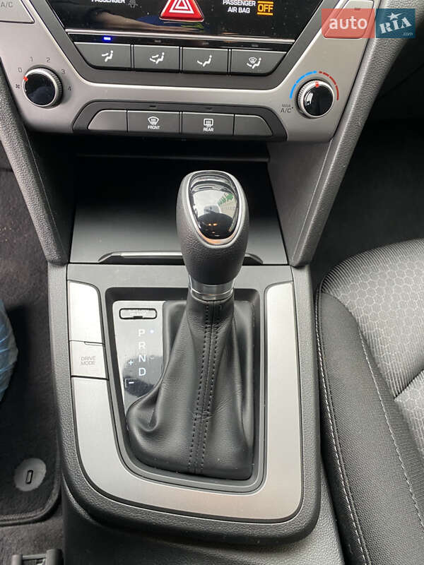 Седан Hyundai Elantra 2018 в Львові