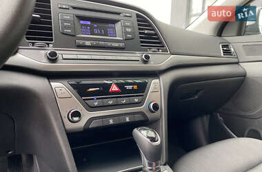 Седан Hyundai Elantra 2018 в 