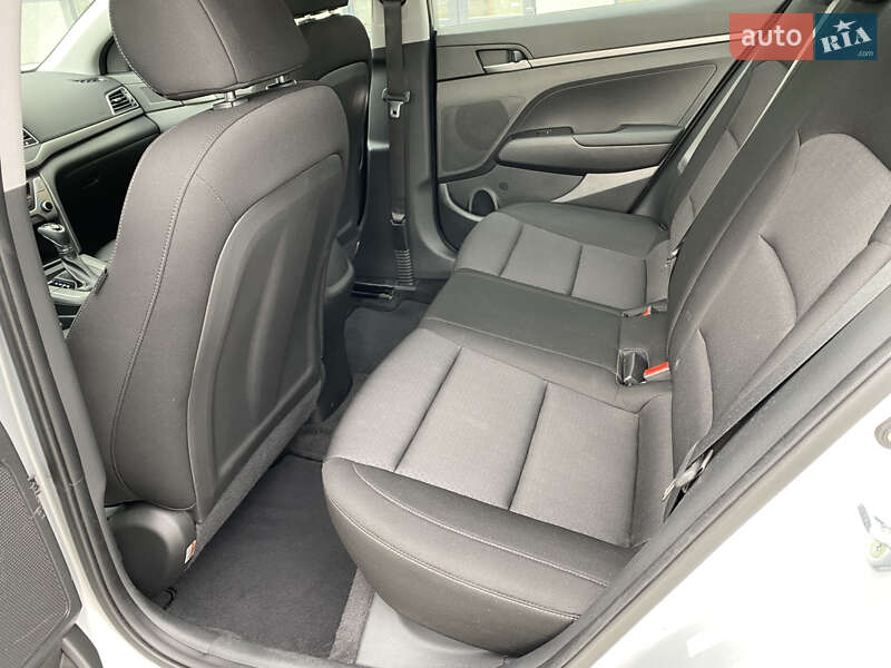 Седан Hyundai Elantra 2018 в Львові