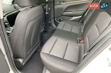 Седан Hyundai Elantra 2018 в 