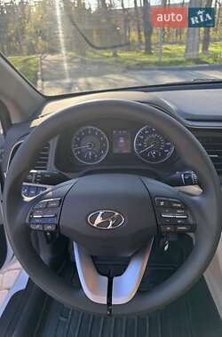 Седан Hyundai Elantra 2018 в 