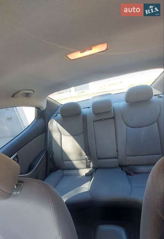 Седан Hyundai Elantra 2013 в Дніпрі