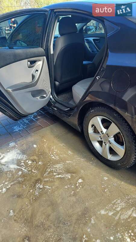 Седан Hyundai Elantra 2013 в Дніпрі