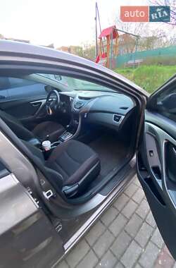 Седан Hyundai Elantra 2012 в 