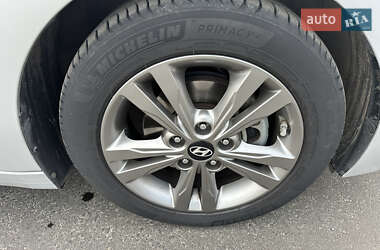 Седан Hyundai Elantra 2016 в 