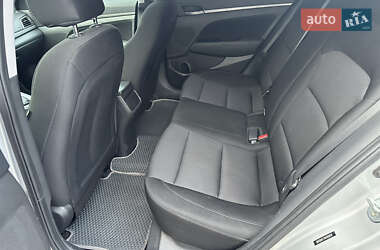 Седан Hyundai Elantra 2016 в 