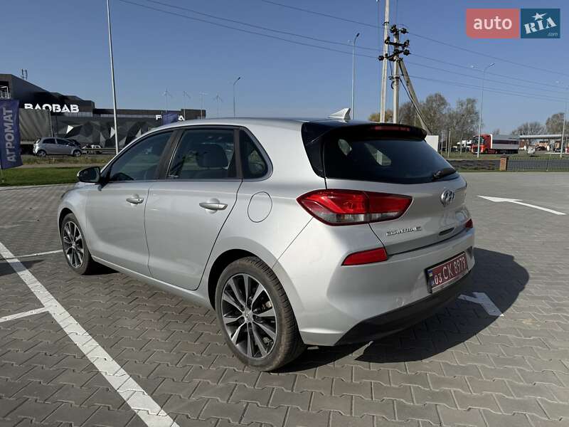 Хэтчбек Hyundai Elantra 2018 в Луцке