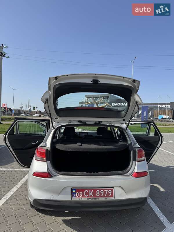 Хэтчбек Hyundai Elantra 2018 в Луцке