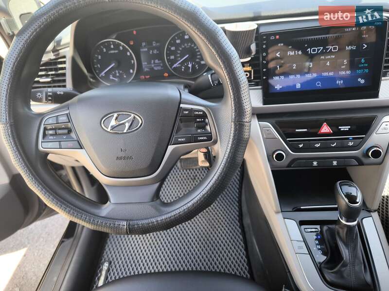 Седан Hyundai Elantra 2016 в Житомире