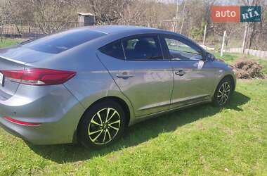 Седан Hyundai Elantra 2017 в 