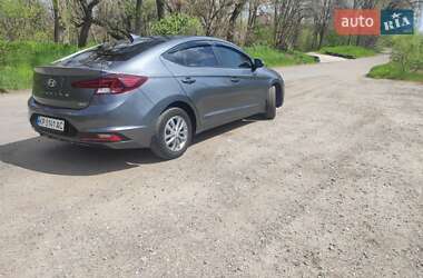 Седан Hyundai Elantra 2019 в 