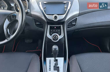 Седан Hyundai Elantra 2011 в 