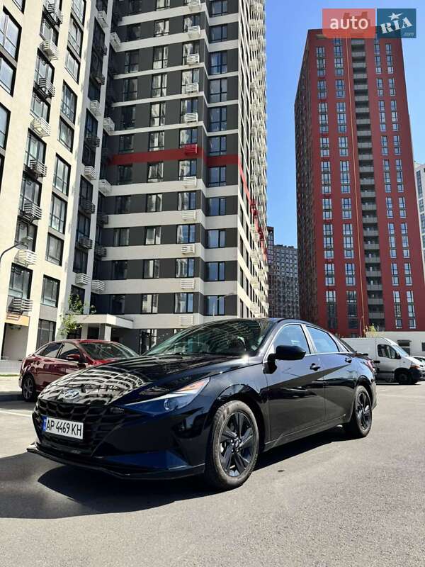 Седан Hyundai Elantra 2022 в 
