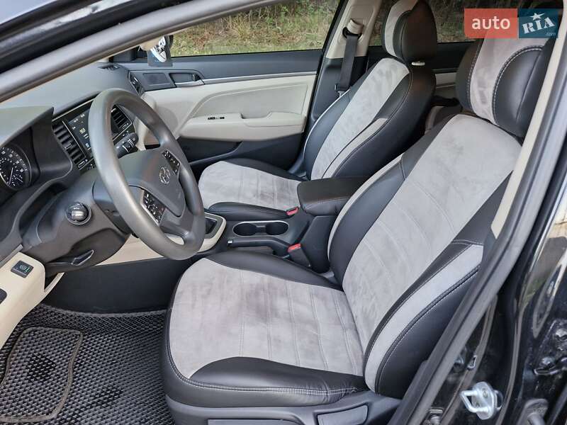 Седан Hyundai Elantra 2016 в Буче