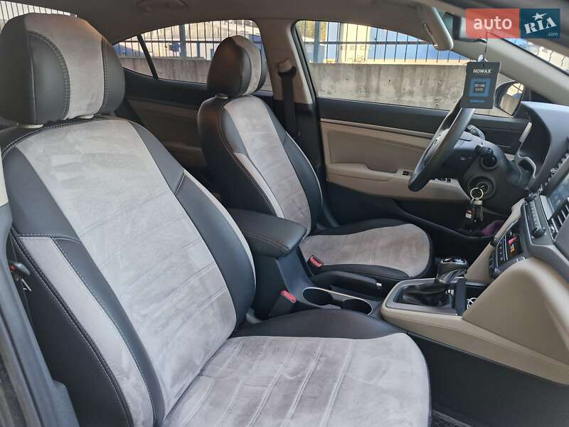 Седан Hyundai Elantra 2016 в Буче