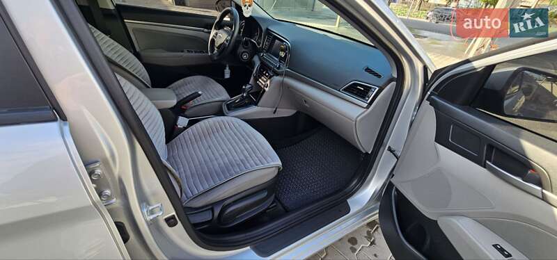Седан Hyundai Elantra 2018 в Виннице
