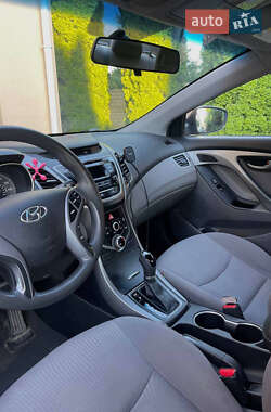 Седан Hyundai Elantra 2015 в 