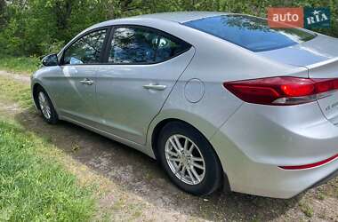 Седан Hyundai Elantra 2017 в 