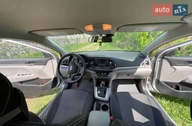 Седан Hyundai Elantra 2017 в 