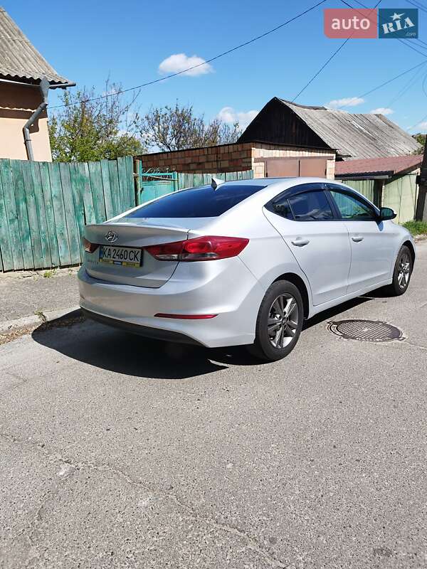 Седан Hyundai Elantra 2018 в Киеве