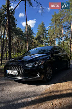 Седан Hyundai Elantra 2017 в 