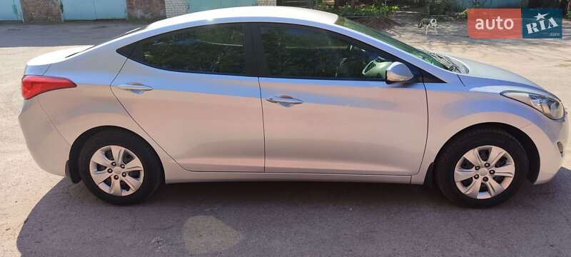Седан Hyundai Elantra 2012 в Киеве