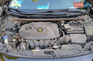 Хэтчбек Hyundai Elantra 2013 в 