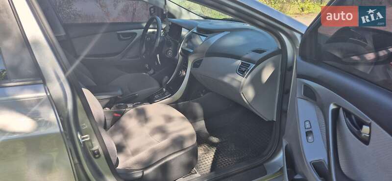 Седан Hyundai Elantra 2013 в Дніпрі