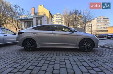 Седан Hyundai Elantra 2018 в Ивано-Франковске