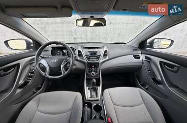 Седан Hyundai Elantra 2015 в 
