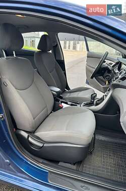 Седан Hyundai Elantra 2015 в 