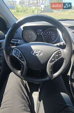 Седан Hyundai Elantra 2012 в 