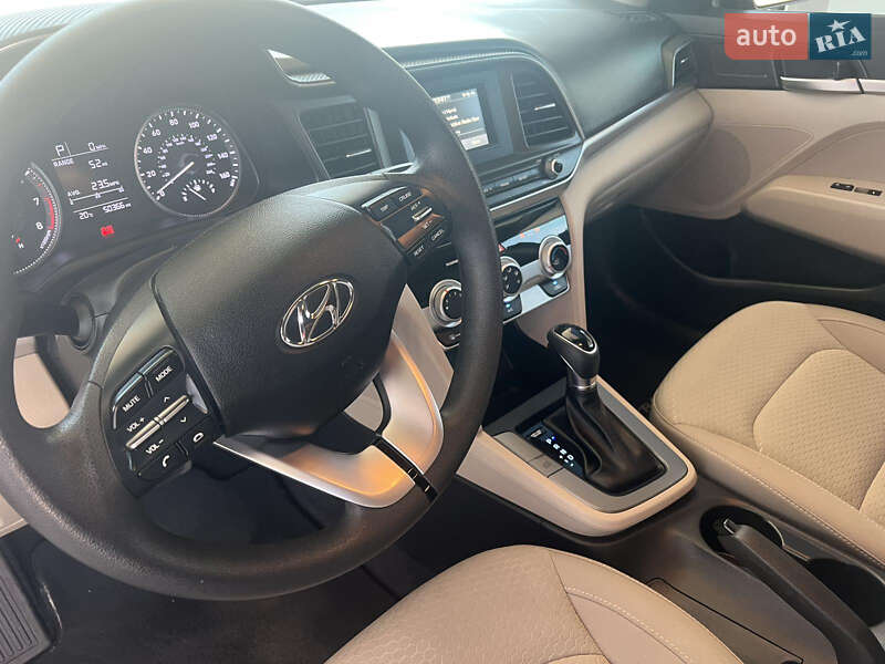 Седан Hyundai Elantra 2019 в Одессе