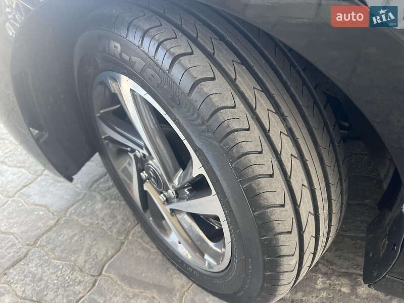 Седан Hyundai Elantra 2019 в Одессе