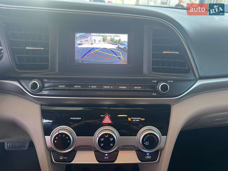 Седан Hyundai Elantra 2019 в Одессе