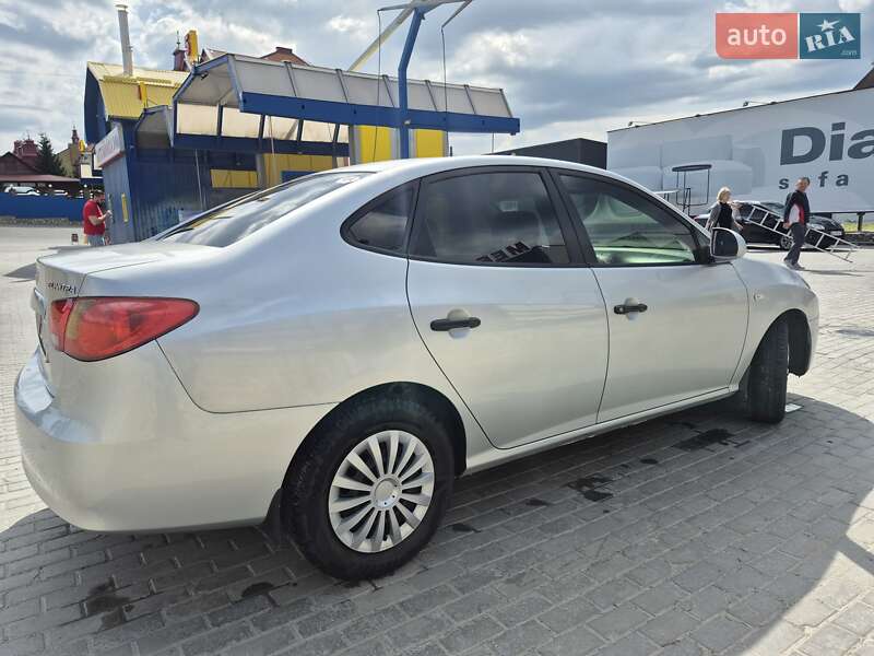 Седан Hyundai Elantra 2008 в Тернополі