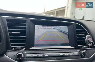 Седан Hyundai Elantra 2016 в 