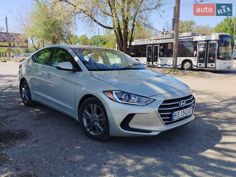 Седан Hyundai Elantra 2018 в 