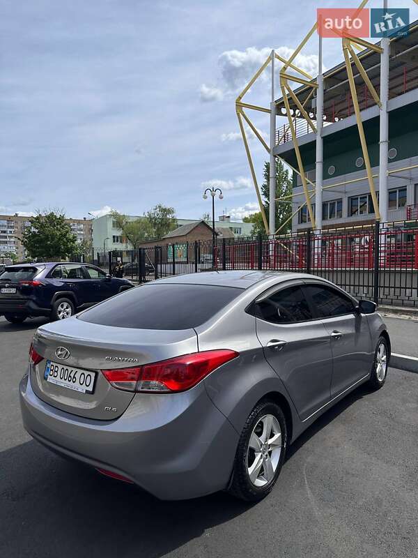 Седан Hyundai Elantra 2012 в Києві