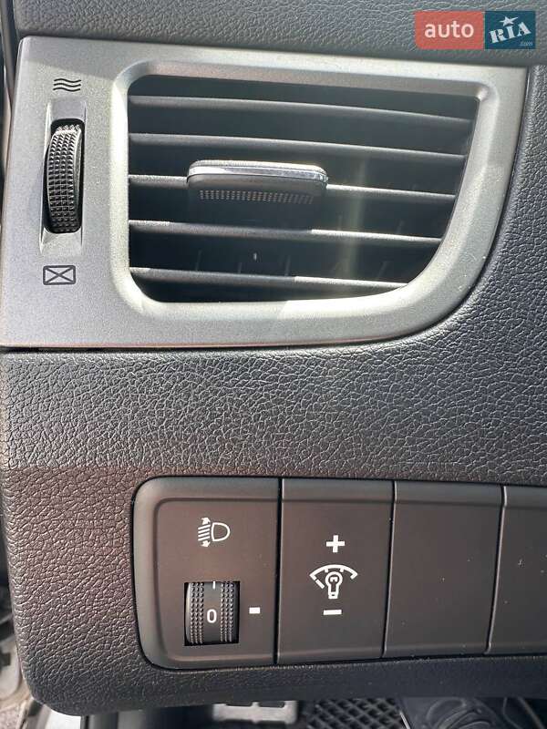 Седан Hyundai Elantra 2012 в Києві