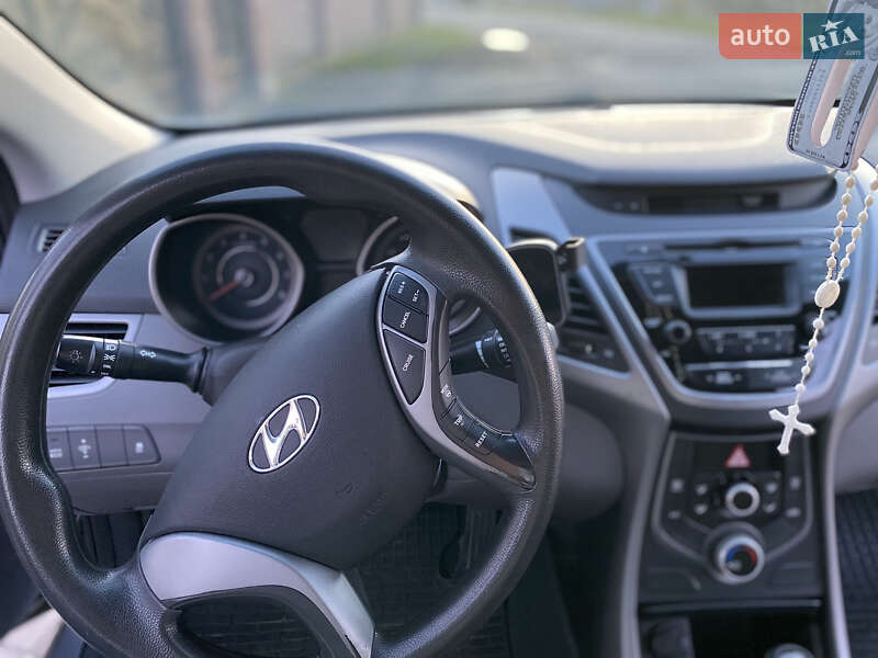 Седан Hyundai Elantra 2014 в Новом Ярычеве