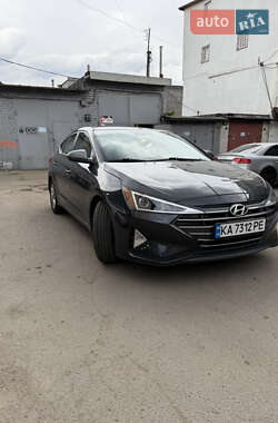 Седан Hyundai Elantra 2019 в Киеве