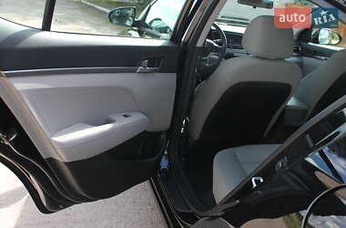 Седан Hyundai Elantra 2018 в 