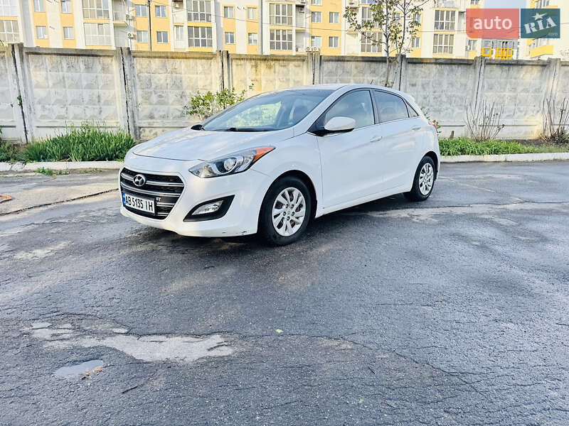 Хетчбек Hyundai Elantra 2015 в 