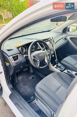 Хетчбек Hyundai Elantra 2015 в 